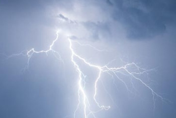 Женщина попала в больницу после удара молнией в Алматинской области