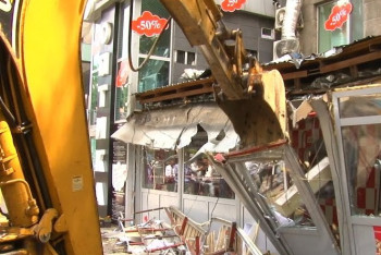 Полсотни незаконных киосков, кафе и СТО снесли в Алматы