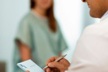 Фотография к новости: Большая часть умерших рожениц несвоевременно встала на учёт – Биртанов