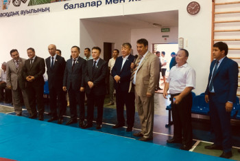 Встречи по поддержке молодого поколения проводят в регионах депутаты Мажилиса 