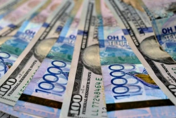 Тенге начал неделю с укрепления