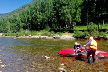 Спасавший сына мужчина утонул в горной реке в ВКО