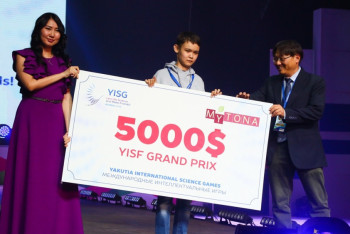 Фотография к новости: Пять тысяч долларов выиграл казахстанский школьник за создание "говорящей" перчатки 