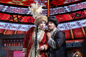 Нурсултан Назарбаев посмотрел под открытым небом оперу "Биржан-Сара" в Боровом