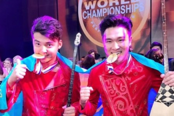 Фотография к новости: Казахстанские домбристы завоевали золото в Голливуде