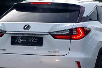 Имя вместо номерных знаков – водителя LEXUS оштрафуют в Костанайской области