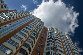 Казахстанцы штурмуют офисы "Жилстройсбербанка" после запуска программы "7-20-25"