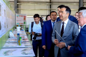 Сапарбаев показал Сагинтаеву промышленные и социальные предприятия Актюбинской области