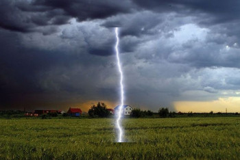 Фотография к новости: От удара молнии погибла девочка в Костанайской области