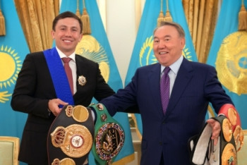 Фотография к новости: Чемпионские пояса Головкина выставили в Библиотеке Елбасы