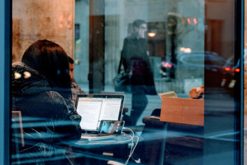 Получить консультацию в Жилстройсбербанке можно будет через видеозвонок 