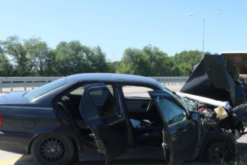 Фотография к новости: Три автомобиля и микроавтобус столкнулись на трассе Алматы-Капшагай, есть пострадавшие