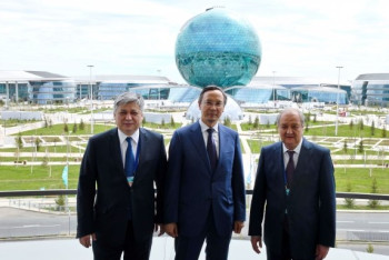 Фотография к новости: Главы МИД Казахстана, Узбекистана и Кыргызстана прогулялись по столице