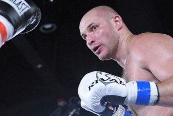 Фотография к новости: Дычко нокаутировал Харриса в первом раунде