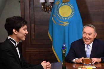 Фотография к новости: Спасибо за мирную жизнь в стране - Кудайберген поздравил Назарбаева с днём рождения 