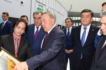 Фотография к новости: Главы государств СНГ посетили презентацию МФЦА