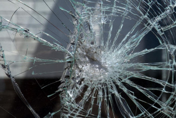 Мужчина из-за ревности повредил чужую машину в Усть-Каменогорске