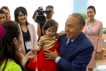 Фотография к новости: Новый детский сад на левом берегу Астаны посетил Глава государства 