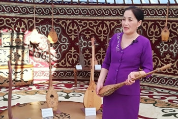 Личную домбру Амангельды Иманова показали костанайцам