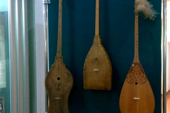 Домбру 19 века презентовали на выставке в музее Петропавловска