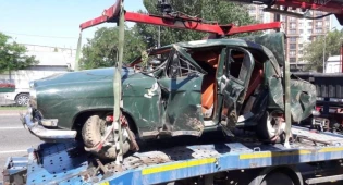 Пассажирка &quot;Волги&quot; пострадала в ДТП в Алматы