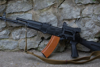 Фотография к новости: Семь видов оружия хранил житель Уральска в доме, где ранили школьника 