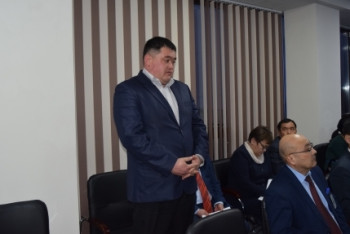 Фотография к новости: Штрафом отделался экс-аким, избивший одноклассника сына