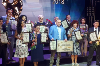 Премию "Алтын сунқар" журналистам вручил аким Карагандинской области 