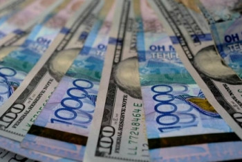 Фотография к новости: Тенге продолжает отвоёвывать позиции у доллара