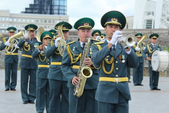 Фотография к новости: Военные оркестры произвели фурор на улицах столицы