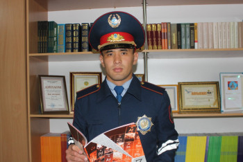 Фотография к новости: Заблудившегося иностранца спас костанайский полицейский-полиглот