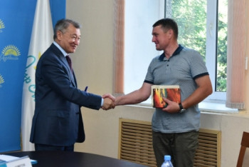 Фотография к новости: Помочь многодетному отцу с покупкой машины пообещал аким ВКО 