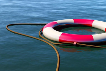 Фотография к новости: Спасатели ищут тело утонувшей женщины в Риддере