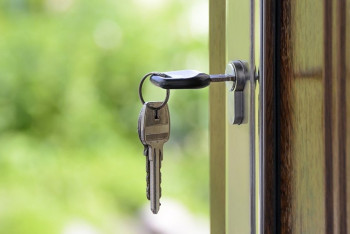 Фотография к новости: Пострадавших от рук мошенницы-риелтора разыскивают в Алматы