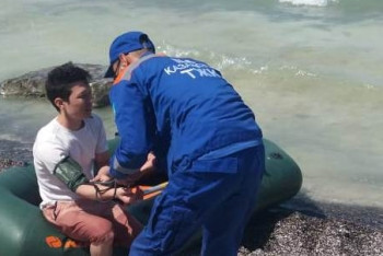 Рыбаков спасли в Каспийском море      