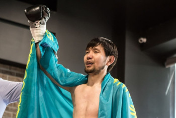 Фотография к новости: Три досрочные победы одержали казахстанцы на вечере бокса в Москве