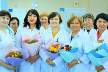 Фотография к новости: "Нур Отан" работает над повышением зарплат медработникам