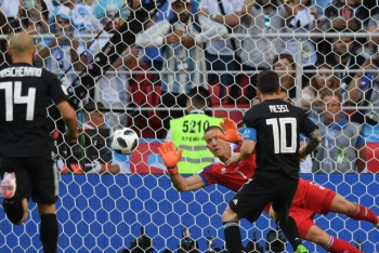 Фотография к новости: Исландия вырвала ничью: Месси не забил пенальти