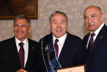 Фотография к новости: Назарбаеву присвоено почётное звание Казанского федерального университета