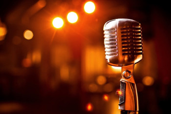 Фотография к новости: Песня Батырхана Шукенова "Нелюбимая" прозвучала на домбре