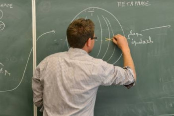 Фотография к новости: Всего 2% учителей преподают на английском - депутат 