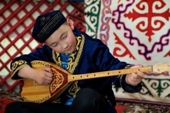 Фотография к новости: Национальный день домбры утвердил Назарбаев