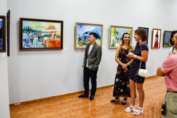 Фотография к новости: Десятки картин об Астане нарисовали зарубежные художники за несколько дней