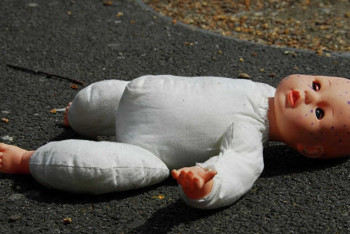 Завёрнутое в ткань тело младенца нашли в Шымкенте