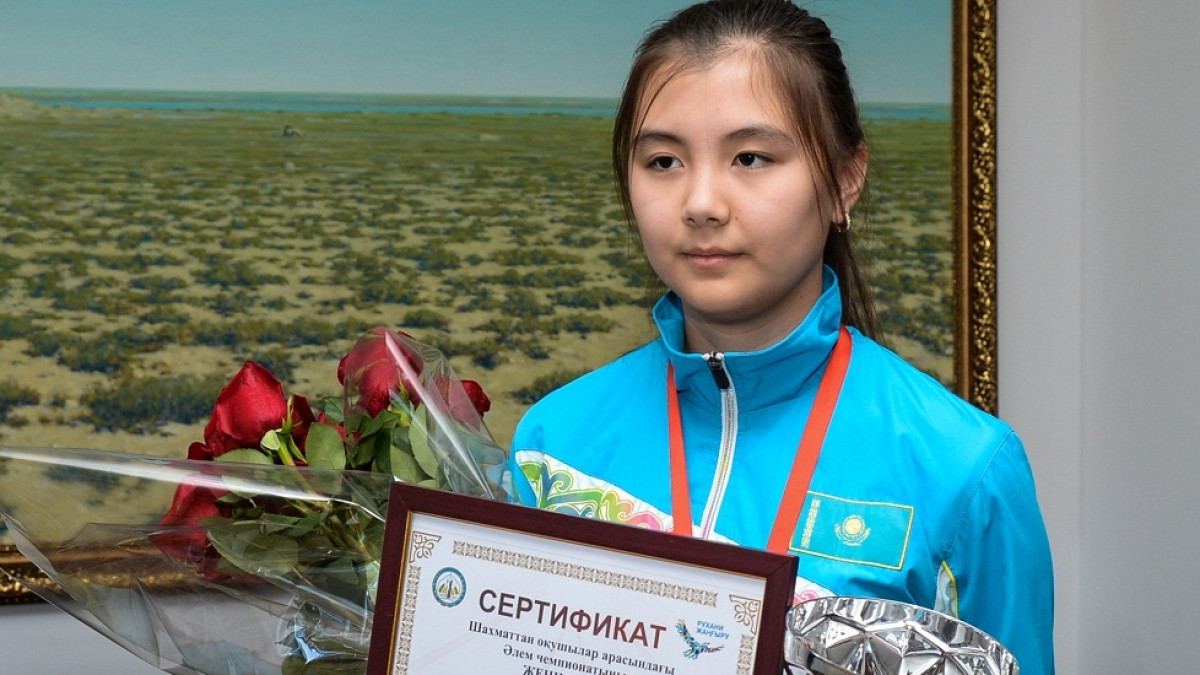 Крымбек Кушербаев встретился со школьницей-чемпионом мира по шахматам Назерке Нургали
