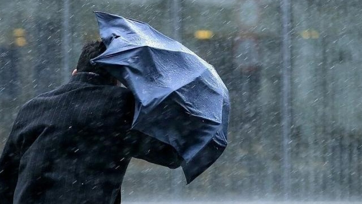 Штормовое предупреждение объявлено в двух областях Казахстана