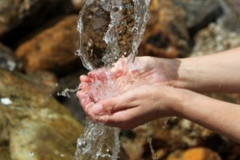 Фотография к новости: Пить неочищенную воду из скважин вынуждены алматинцы