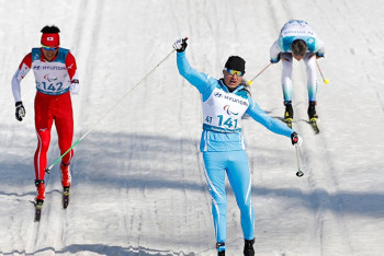 Александр Колядин получил призовые за победу на Паралимпиаде