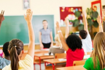 Когда школы смогут перейти на преподавание на английском, рассказал Сагадиев