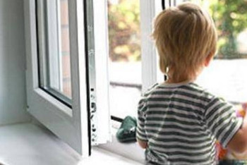 Фотография к новости: Два малолетних ребенка выпали из окон в течение суток в Казахстане